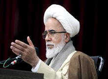 امام جمعه کرمانشاه: نقش برخی عوامل داخلی که معیشت مردم را تحت فشار قرار داده‌اند، روشن است/ دشمن در فضای مجازی به دنبال سست کردن اعتقادات جوانان است