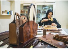 هدف من از شروع فعالیت در حوزه صنایع دستی استقلال مالی و کارآفرینی برای خودم و  زنان بوده است