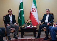 دیدار فرمانده ارتش پاکستان با وزیر امور خارجه کشورمان در تهران