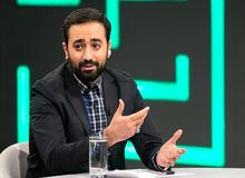 پاسخ یامین پور به انتقادات از مجری گری او در صداوسیما در کنار تصدی معاونت وزارت ورزش: دوست دارم!