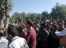کارگران آذر آب اراک راه‌آهن سراسری را بستند