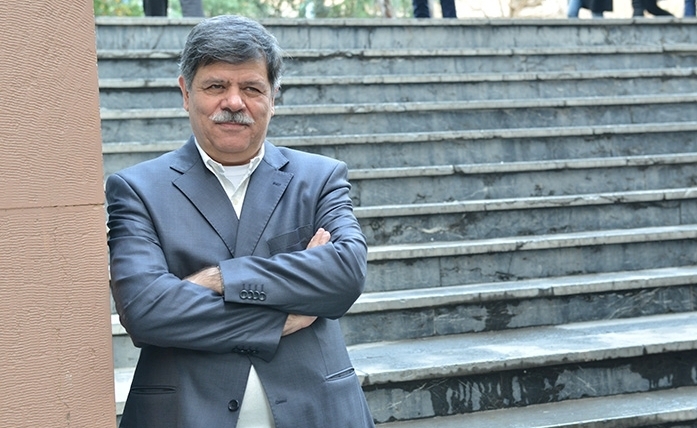 تجدید نظر در ساختار وزارت خانه ها مقدم بر تفکیک وزارتخانه ها است/ روحانی شورای مشاوران اقتصادی تشکیل دهد 