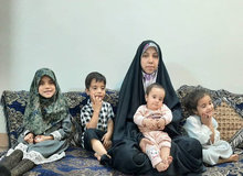 صحبت های زن۲۰ ساله ای که از ۱۴ سالگی عروس شده و حالا ۴ فرزند دارد/ فاطمه شریف‌زاده: دوستان و اطرافیان به من کودک همسر می گفتند و همه مخالف بودند و سرزنش می شدیم/ به فرموده حضرت آقا، فرزند‌آوری مجاهدت زنانه است
