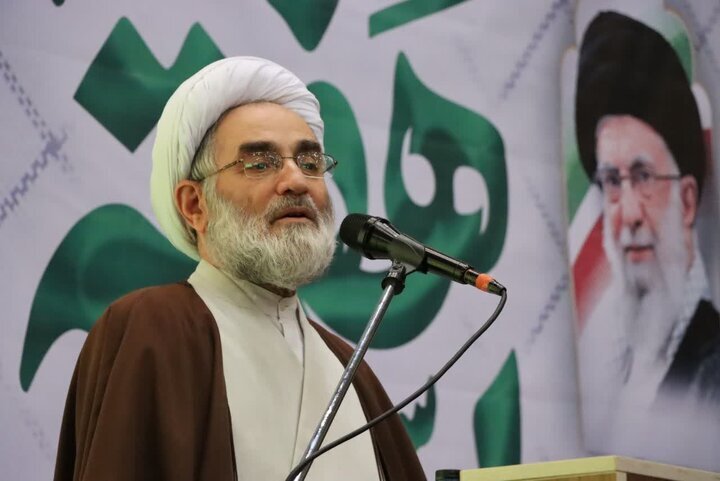 نماینده ولی فقیه در استان گیلان: عشق به رهبری موجب پیروزی در جنگ‌ ها شده است 