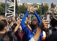 واکنش عجیب یکی از کارکنان مجلس به طرفداران استقلال/ عکس
