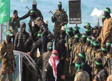 صلیب سرخ نخستین گروه اسرای اسرائیلی را تحویل گرفت