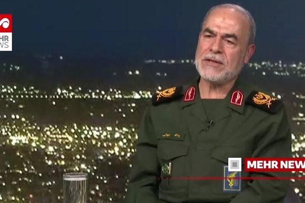 معاون سیاسی سپاه: در صورت هدف قرار گرفتن زیرساخت‌های ما، کابل‌های اینترنتی در تنگه هرمز از بین می رود