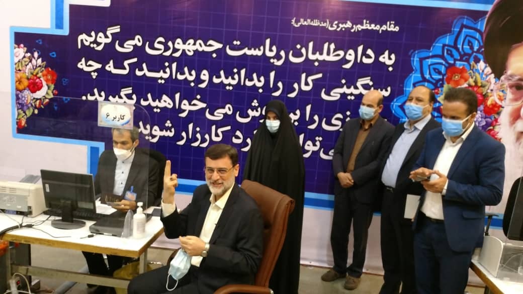 قاضی زاده هاشمی با دخترش نامزد انتخابات شد/ عکس