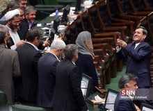 کنایه لاریجانی به معاون ظریف درباره سلفی‌گرفتن با موگرینی
