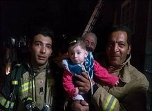 نجات دختر بچه‌ی ۸ ماهه از میان دود+ عکس