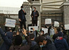 معلوم نیست این محافل تندرو با کی سرِ جنگ دارند؟