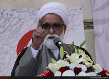 "همچون گذشته بدون توجه به حواشی و حوادث دلسرد کننده فعالیت کنید و بدانید که با خدا معامله می کنید"