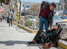 درآمد 9 میلیون تومانی برخی گدایان در تهران/ بازار کساد متکدیان خارجی به خاطر دلار/ متکدیان در بدترین حالت روزانه 400 - 500 هزار تومان درآمد دارند


