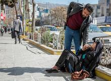 درآمد 9 میلیون تومانی برخی گدایان در تهران/ بازار کساد متکدیان خارجی به خاطر دلار/ متکدیان در بدترین حالت روزانه 400 - 500 هزار تومان درآمد دارند


