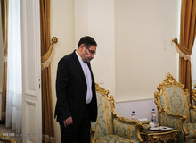 رسانه اصولگرا: آقای شمخانی می تواند انتشار فیلم خصوصی خانوادگی اش را پیگیری قضایی کمد، اما او فرد عادی نیست و باید پاسخ دهد به حجاب پایبند است؟