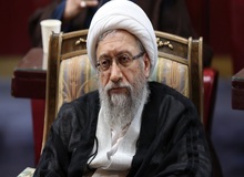 آملی لاریجانی: عده‌ای تحلیل می‌دهند که ما به بن‌بست رسیده‌ایم، فساد همه‌جا را گرفته و در آستانه فروپاشی هستیم