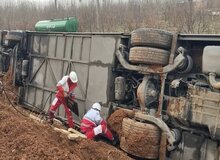 واژگونی اتوبوس زائران اربعین در اتوبان ساوه - همدان / ۲۸ نفر مصدوم شدند