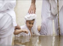 غسل تعمید منداییان در اهواز+ تصاویر