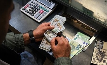 دولت این هفته از مداخله در بازار ارز خودداری کرد/سلطانی: تورم عمومی به بازار ارز رسید / دلار ۲۵۰ هزار تومانی تا قبل از عید دور از انتظار نیست