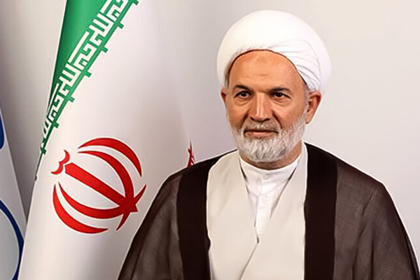 روانبخش، نماینده مجلس: مواضع پزشکیان و عراقچی در نیویورک باید موضوع انتقام در تریبون سازمان ملل مطرح می‌شد/ از خود ترامپ انتقام می گیریم/ عراقچی، باید درباره مخفی کاری به مجلس پاسخگو باشد/ آمریکا ما را تحریک می کند که سلاح هسته ای داشته باشیم
