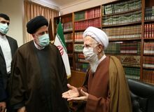 آیت الله جوادی آملی در دیدار رئیسی: هرگز در را به روی خود نمی‌بندیم؛ ما با کسی قهر نیستیم و با همه کشور‌ها تعامل می‌کنیم / مسئولان تلاش کنند مردم محترمانه و آبرومندانه زندگی کنند