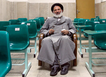 آیت‌الله ایازی: برداشتن روسری دیگر  زشت نیست، بلکه افتخارآمیز است