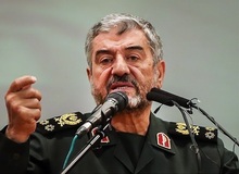  تعداد قابل توجهی از نویسندگان نامه مذاکره با ترامپ، مامور بودند؛ نمی‌دانیم به این‌ها دیوانه بگوییم یا چیز دیگر / رهبر کره شمالی، انقلابی بود، اما انقلاب کمونیستی نه اسلامی؛ آخر سر هم سازش کرد؛ ما دستور سازش نداریم