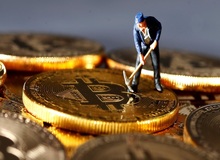 بیت کوین چیست، چگونه کار می‌کند و چرا باید بر روی آن سرمایه‌گذاری کرد؟