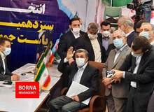 احمدی‌نژاد از وزارت کشور خارج شد/ فیلم
