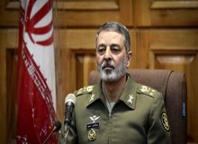 فرمانده ارتش: مردم ارتش را دوست دارند/ ارتش باید پاسخگوی انتظارات رهبر انقلاب و مردم باشد