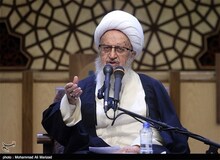دلیل افزایش خودکشی در جامعه از نظر آیت الله مکارم شیرازی/ ۷۰ درصد مردم به افسردگی دچار هستند