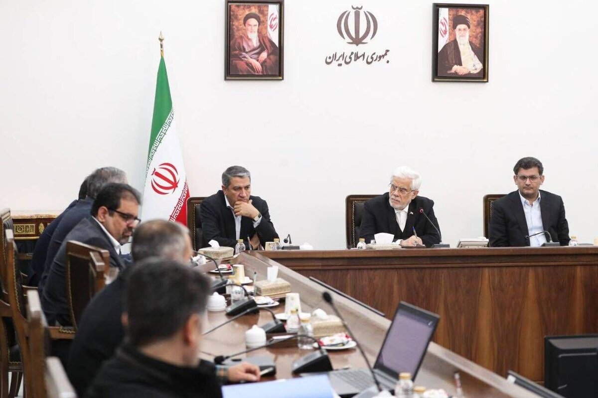 عارف: با توسعه تجارت انرژی، ایران به مرکز مبادلات منطقه‌ای تبدیل خواهد شد