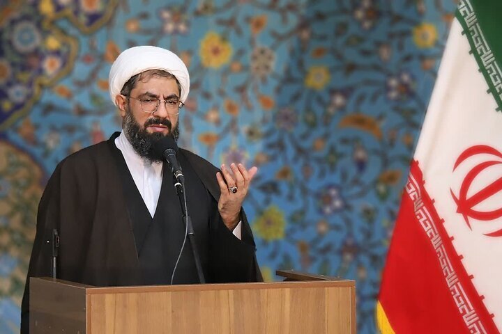 امام جمعه همدان: محل زندگی پهلوی را با رهبر انقلاب مقایسه کنید تا همه چیز روشن شود/ مراسم های ختم باید اصلاح شود؛خوردن غذا در خانه صاحب عزا کراهت دارد