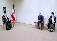 رهبر  انقلاب خطاب به پوتین:آمریکایی‌ها هم زورگو هستند و هم حیله‌گر، و یکی از عوامل فروپاشی شوروی سابق فریب خوردن در مقابل سیاستهای آمریکا بود/ روسیه در دوره جنابعالی استقلال خود را حفظ کرده است/ دلار را باید به تدریج از مسیر معاملات جهانی خارج کنیم