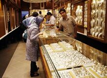طلافروش‌ها می‌گویند درآمد ماهانه مان کمتر از ٩ میلیون تومان است؛ پزشکان هم درآمد ماهانه خود را ١۶ میلیون تومان اعلام کرده‌اند