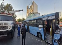 تصادف یک اتوبوس با خودرو و عابران پیاده در میدان شهدا/ تصاویر