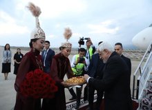 دیدار نخست‌وزیر روسیه با محمدرضا عارف