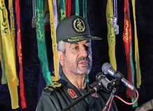 سرلشکر جعفری: انقلاب اسلامی دارای پنج مرحله است که تاکنون ۲ مرحله آن محقق شده/ دشمنان با جنگ نرم و کار رسانه ای درصدد خاموش کردن نور خدا در روی زمین هستند