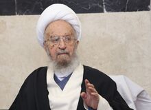 آیت الله مکارم شیرازی: اگر زنی ناسازگاری کرد، مرد می تواند بدون اجازه، همسر دوم اختیار کند/ صیغه طلاق باید حتما به زبان عربی خوانده شود 