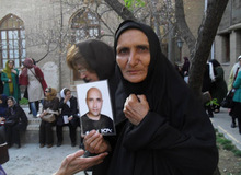 مادر «ستار بهشتی» آزاد شد