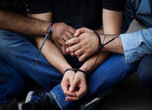 سه مرد مست، 30 خودرو را تخریب کردند
