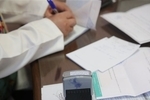 واکنش‌ها به ویزیت ۵۰۰ هزار تومانی: ویزیت تنها مشکل نیست، قیمت دارو چند برابر شده/ هزینه خوراک خانواده از درمانم مهم‌تر است