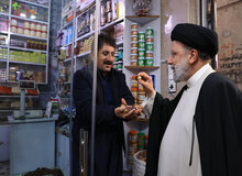 ببینید: عذرخواهی کاسبی که به رئیسی شکلات تعارف کرده بود +فیلم