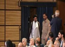  تئوریسین‌ اصولگرا از پشت پرده بیرون آمد؟/ عکسی از فرزندان رهبر انقلاب و حدادعادل
