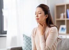 سه روش سنتی برای تسکین گلو درد