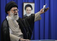 توئیت عبری آیت الله خامنه ای: اسرائیل به دروغ می‌گوید نگران گروگان‌ها است