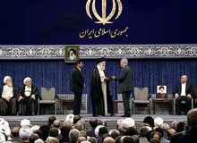 لحظه اعطای حکم ریاست جمهوری پزشکیان توسط رهبر انقلاب + فیلم و عکس 