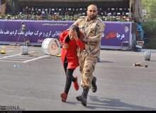 سرباز شجاع حادثه تروریستی اهواز هم به کمک سیل زده ها آمد