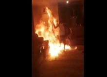 فیلم / مرد عصبانی در شیراز همسایه اش به آتش کشید