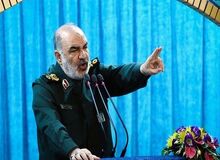 سردار سلامی: مومنان مجاهد دیر یا زود از اهانت کنندگان به قرآن انتقام می‌گیرند